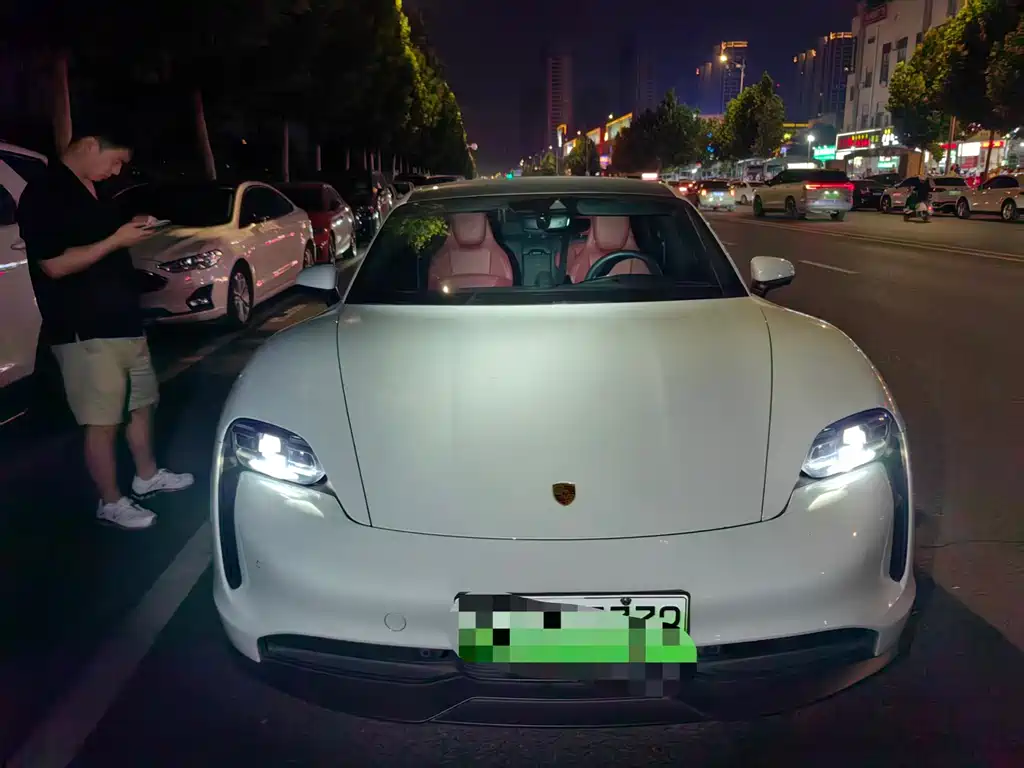Porsche Taycan 2022 Taycan
