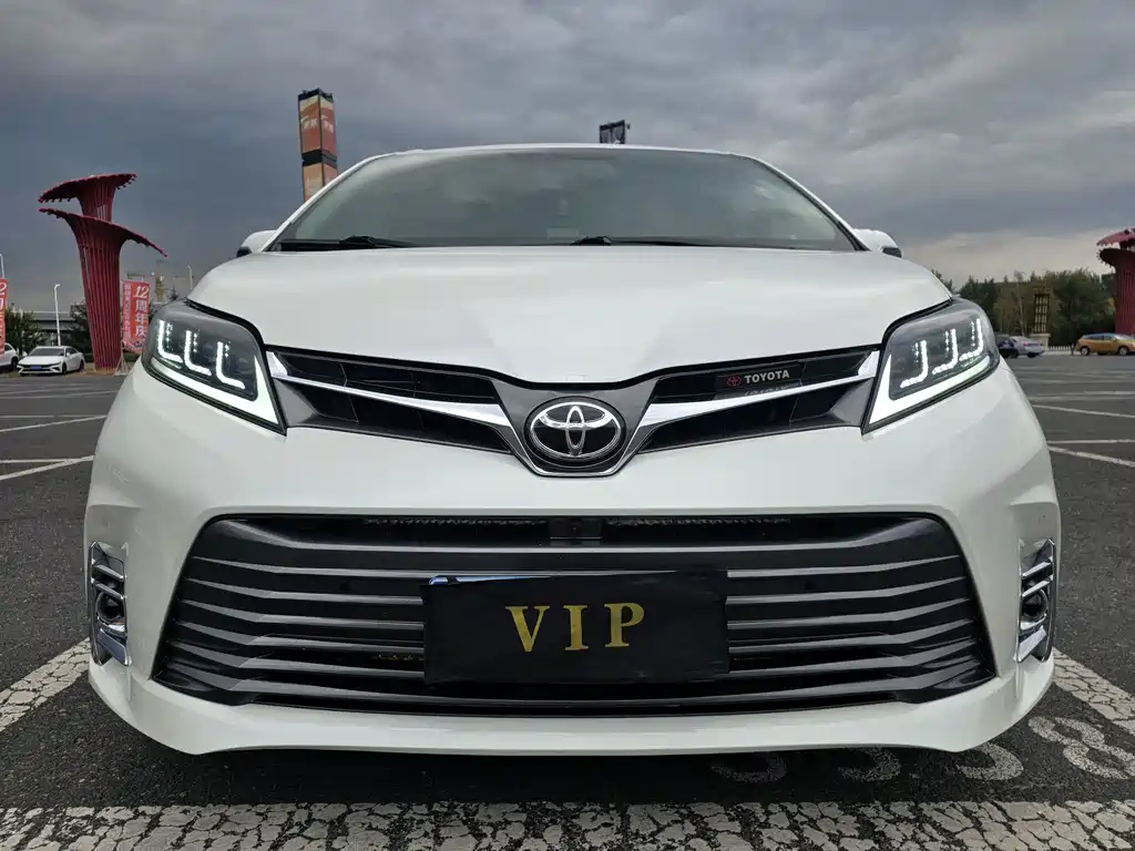 Toyota Sienna — миниатюра 4