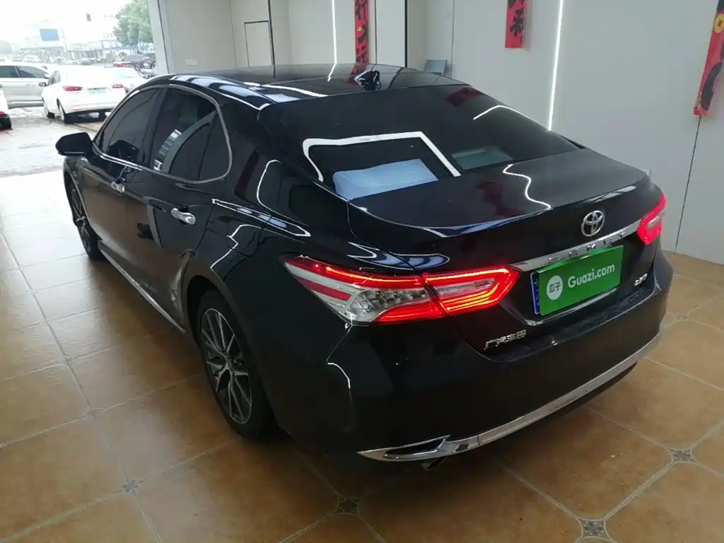 Toyota Camry — миниатюра 5