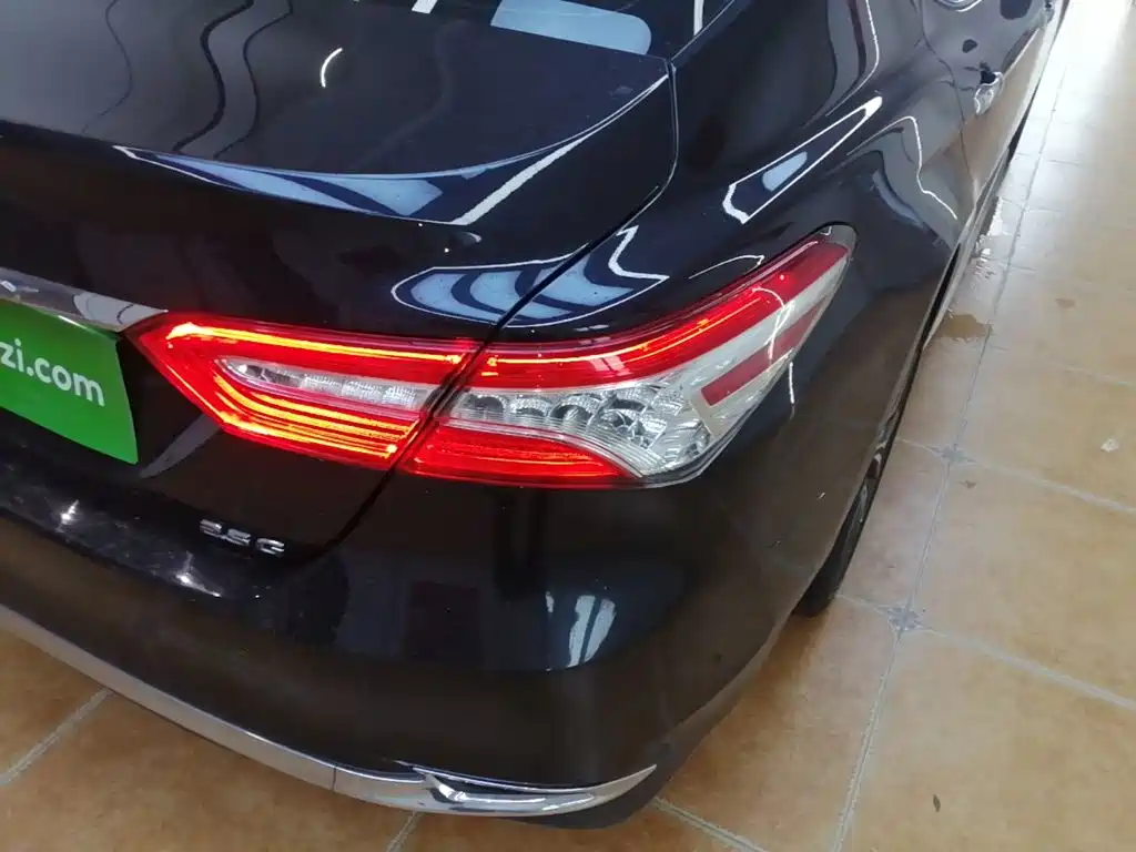 Toyota Camry — миниатюра 8