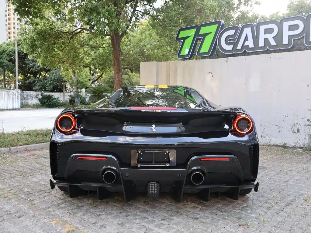 FERRARI 488
