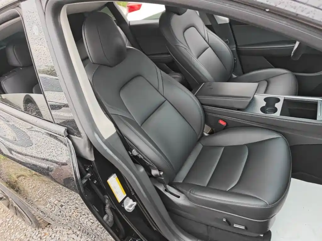 Tesla Model Y — миниатюра 25
