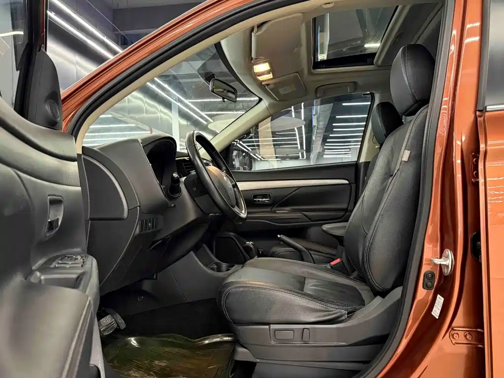 Mitsubishi Outlander (Import) — миниатюра 12