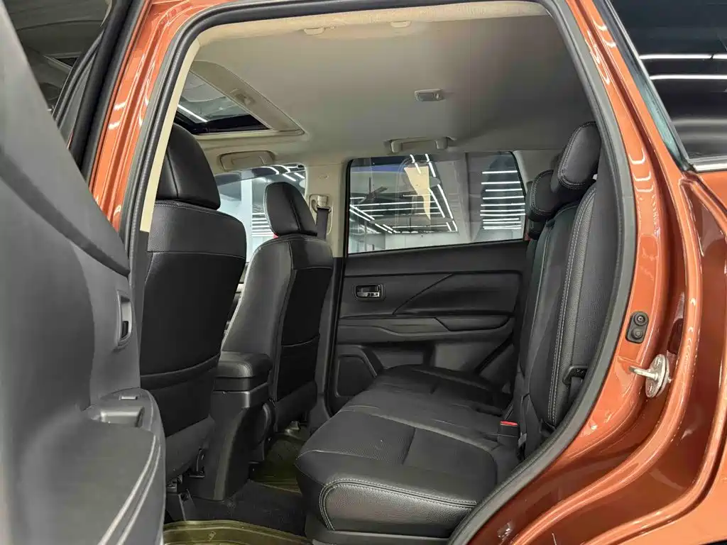 Mitsubishi Outlander (Import) — миниатюра 14