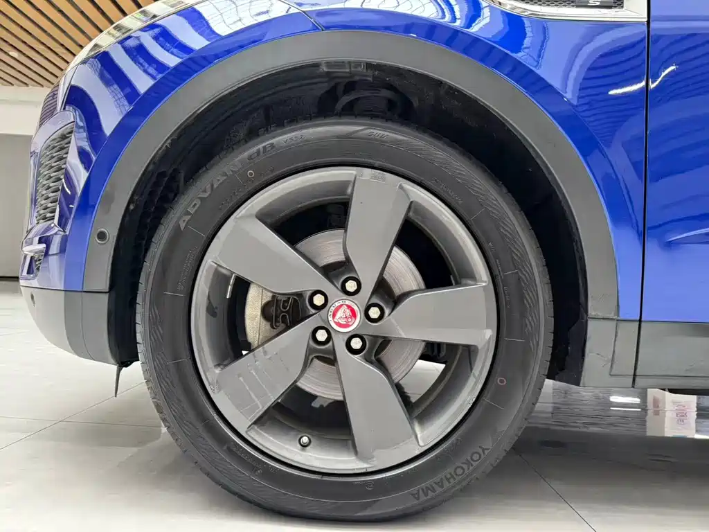 Jaguar E-PACE — миниатюра 22