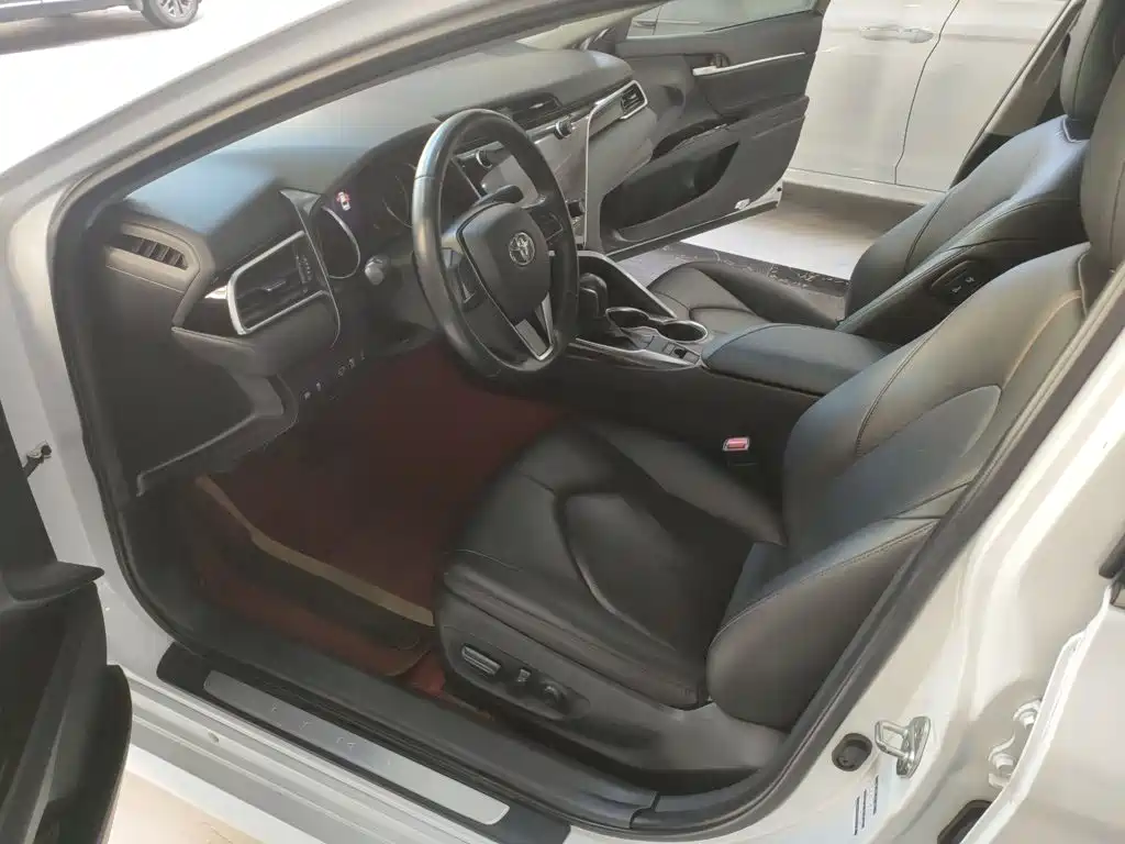 Toyota Camry — миниатюра 8