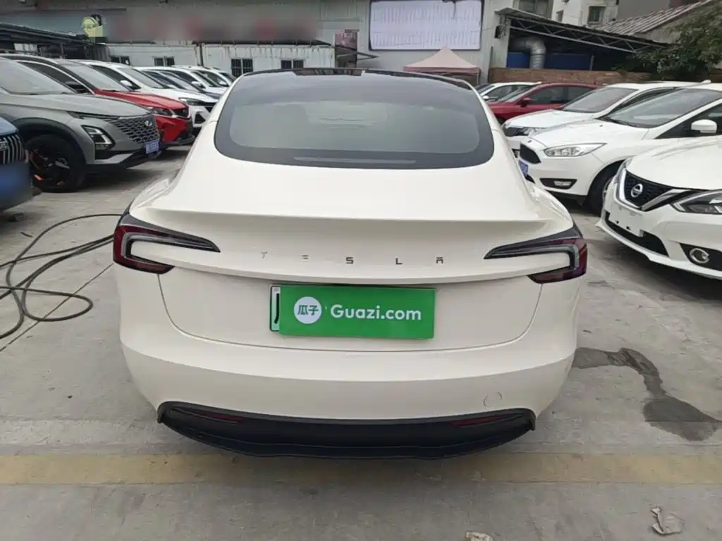 Tesla Model 3 — миниатюра 6