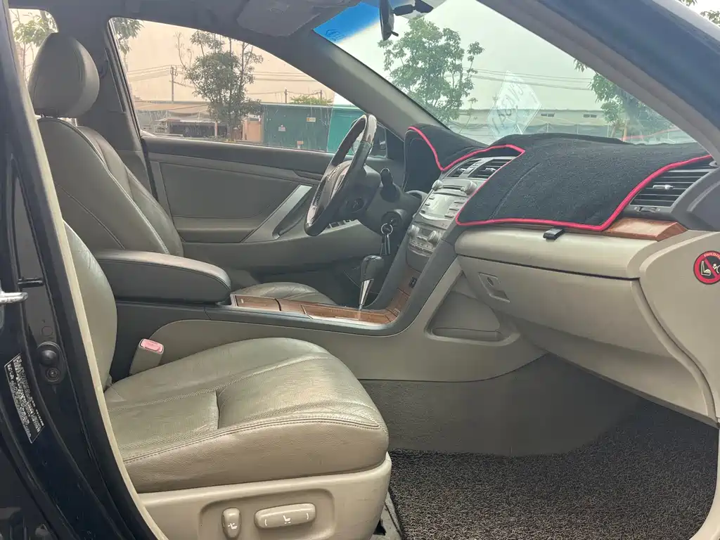 Toyota Camry — миниатюра 12