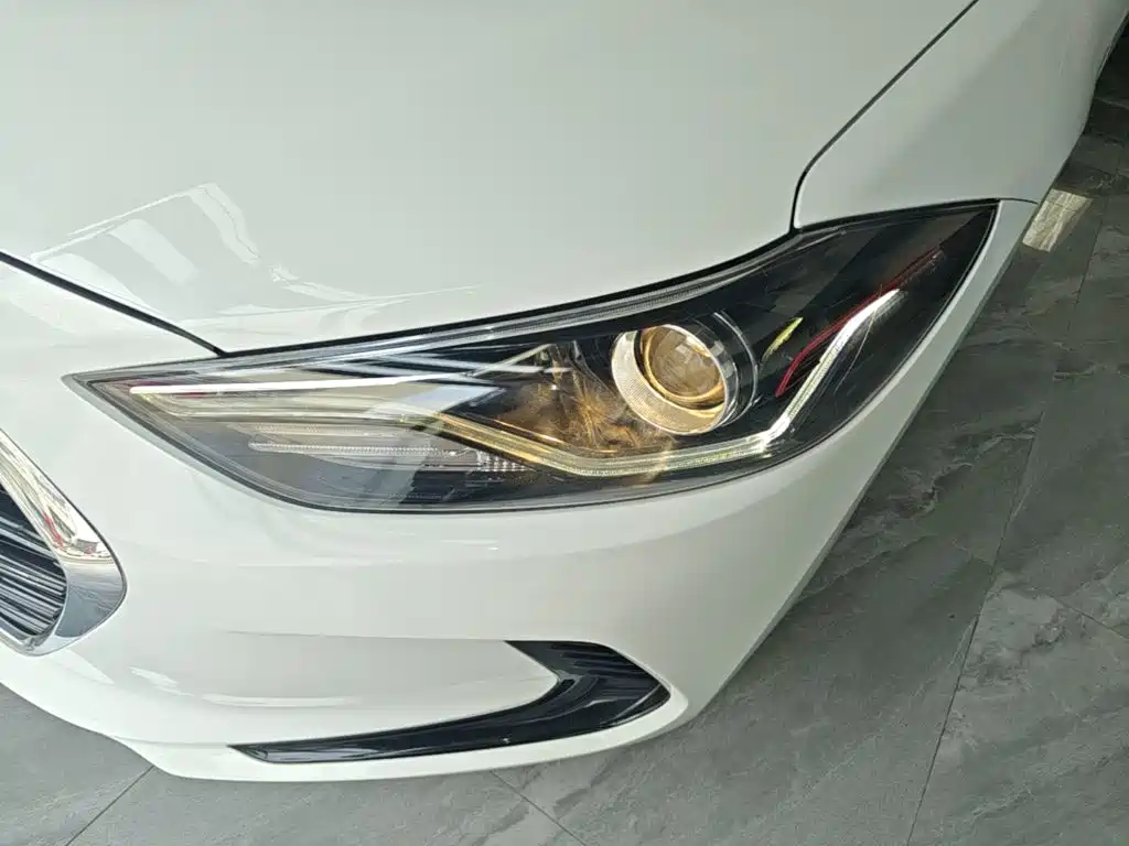 Hyundai Elantra — миниатюра 24