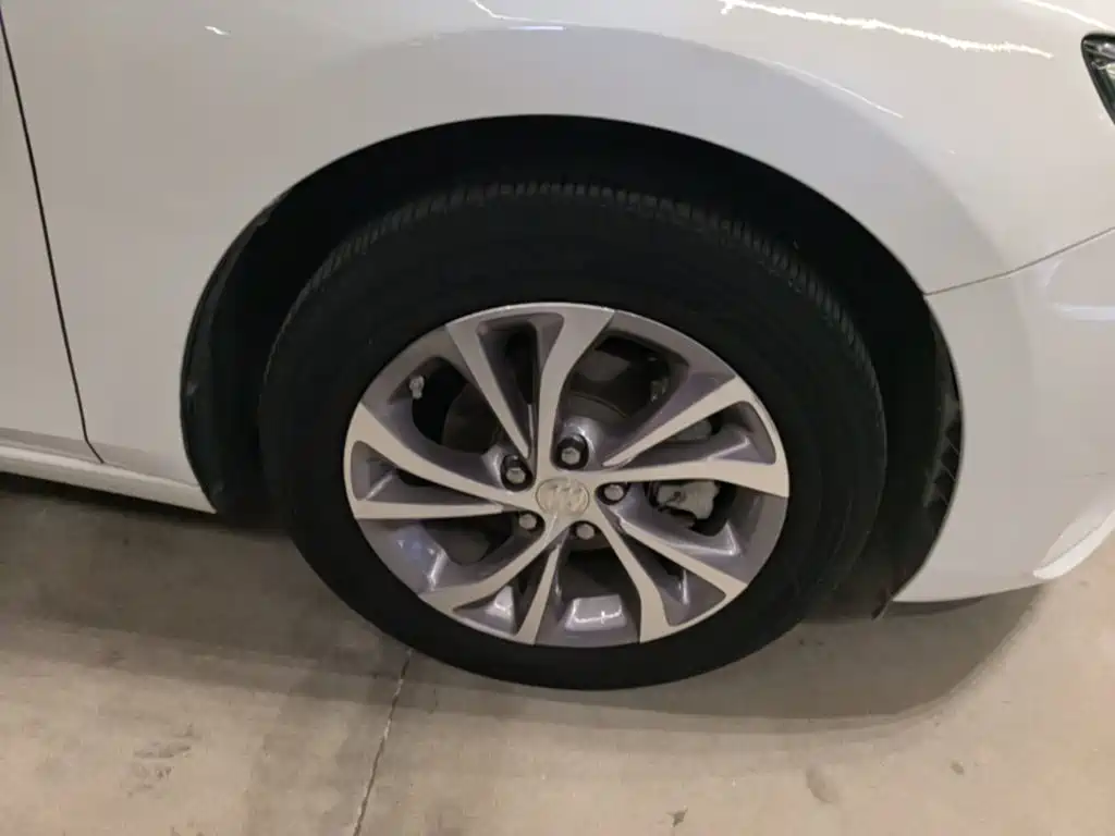 Buick Verano — миниатюра 12