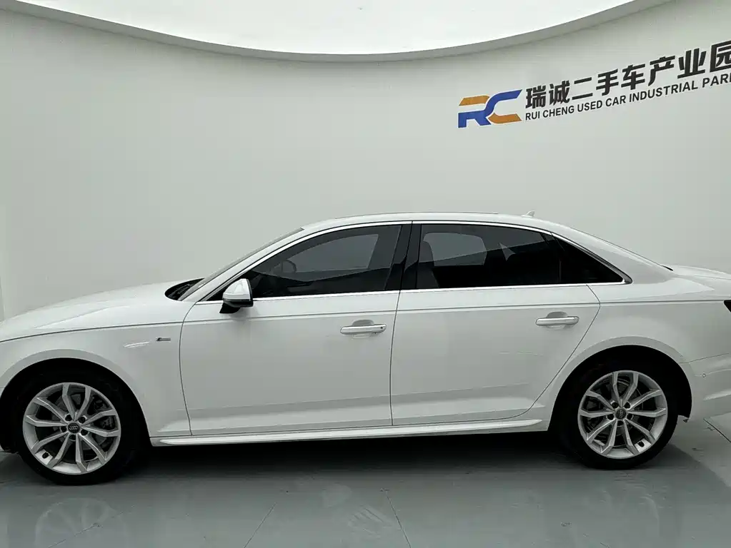 Audi A4L 2019 40 TFSI Fashion VI