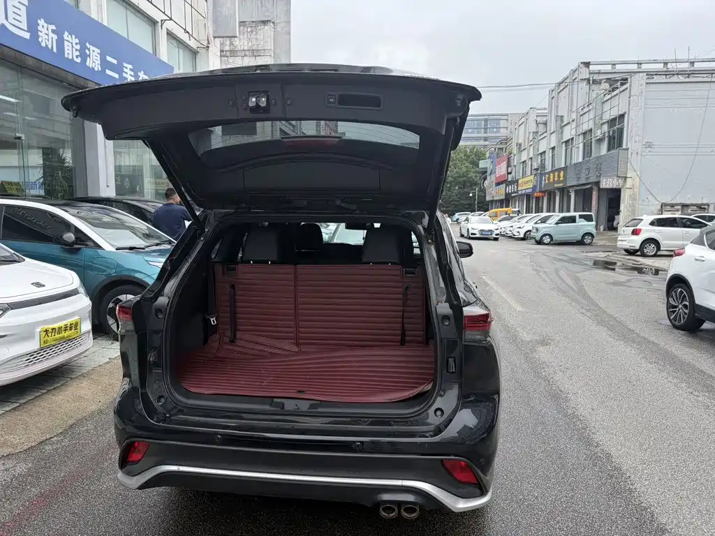 Toyota Crown Kluger — миниатюра 4