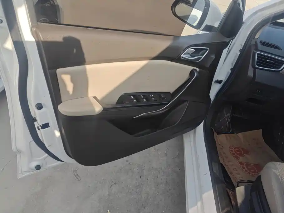 Baojun 310W — миниатюра 7