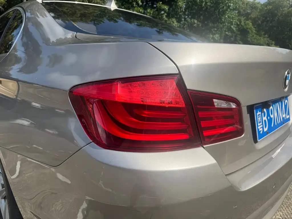 BMW 5 Series — миниатюра 17