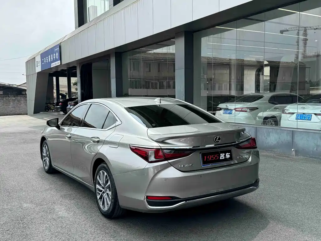 Lexus ES — миниатюра 7