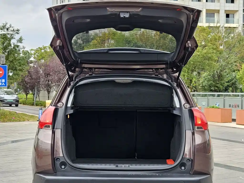 Peugeot 2008 — миниатюра 16
