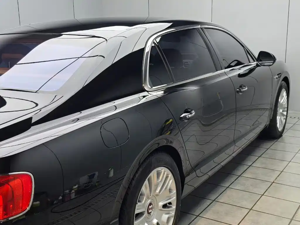 Bentley Flying Spur — миниатюра 7