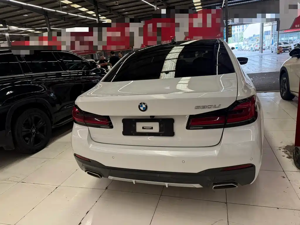 BMW 5 Series — миниатюра 11