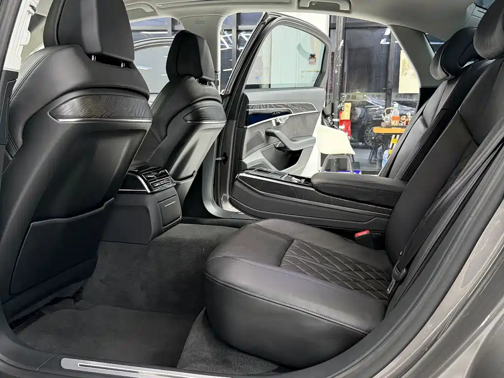 Audi A8 — миниатюра 12