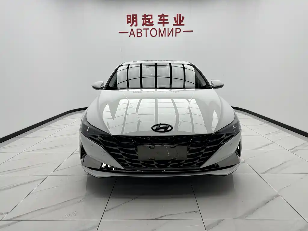 Hyundai Elantra 2022 1.5L CVT LUX Luxury