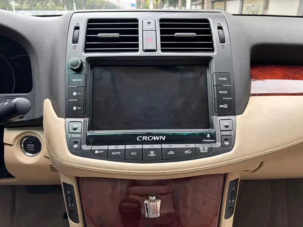 Toyota Crown — миниатюра 12
