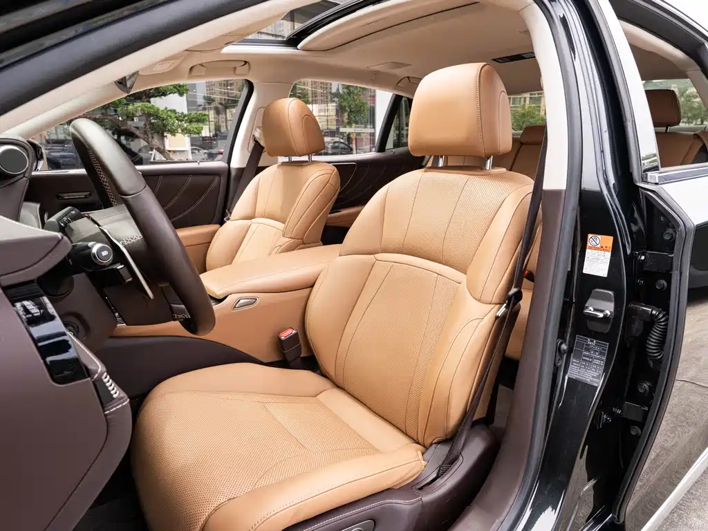 Lexus LS — миниатюра 11