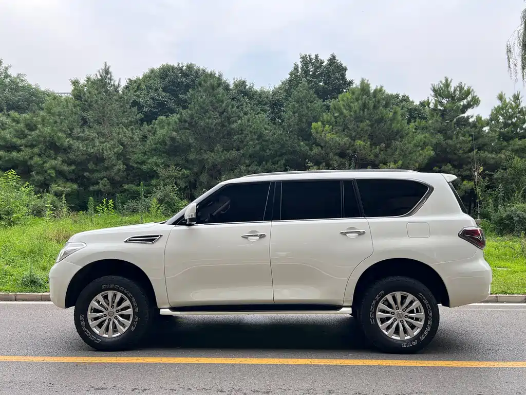 Nissan Patrol 2017 4.0L AT
