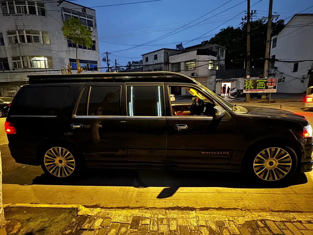 Lincoln Navigator — миниатюра 11