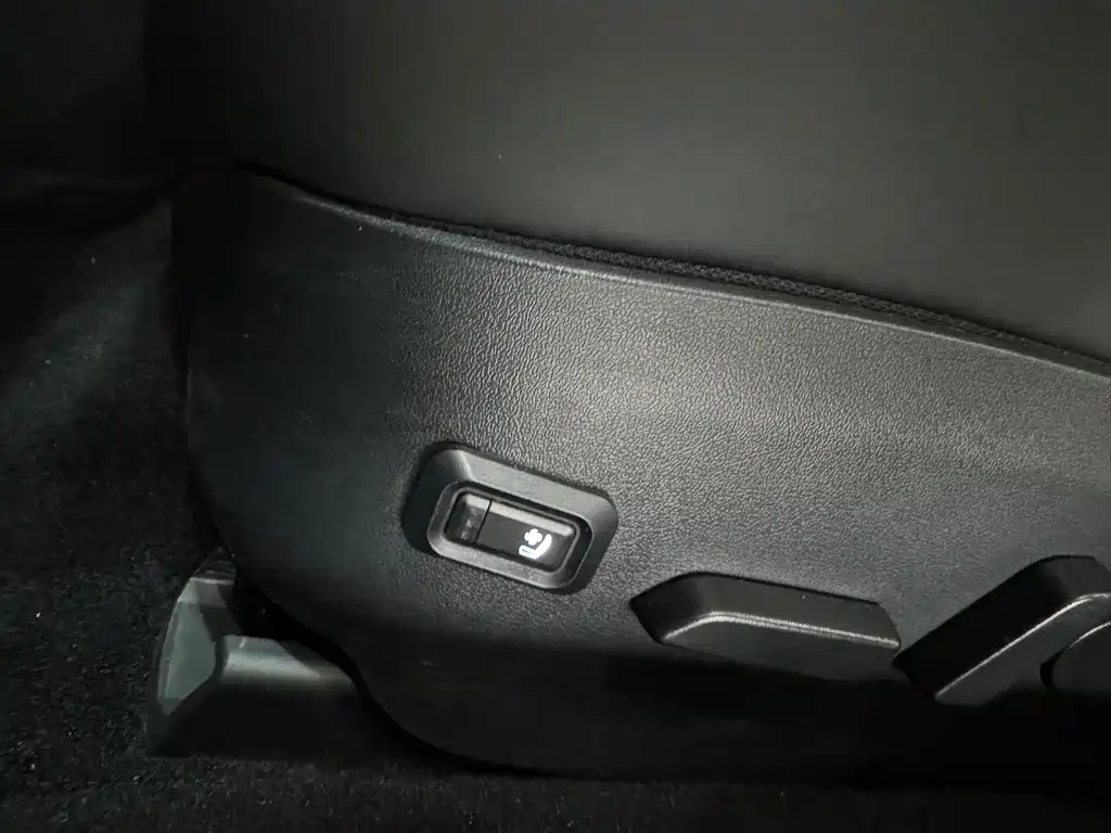 Tesla Model 3 — миниатюра 8