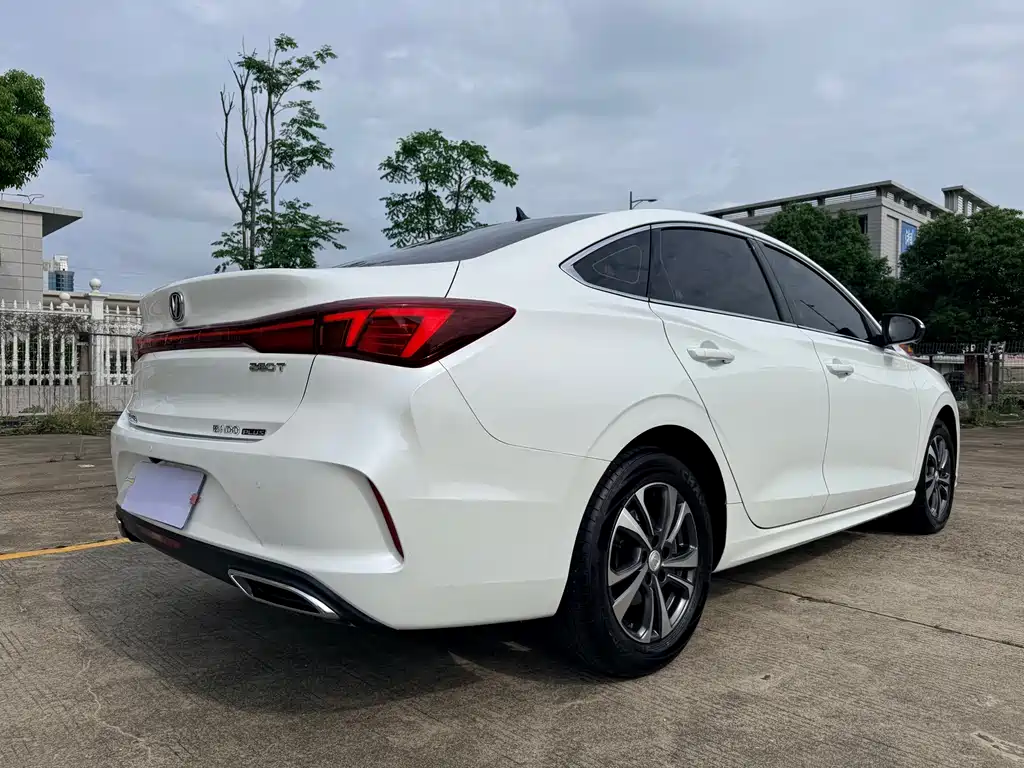 Changan Eado 2022 PLUS NE 1.4T GDI DCT Luxury