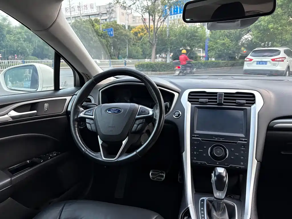 Ford Mondeo — миниатюра 7