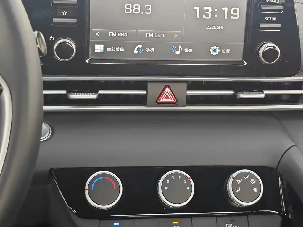 Hyundai Elantra — миниатюра 22