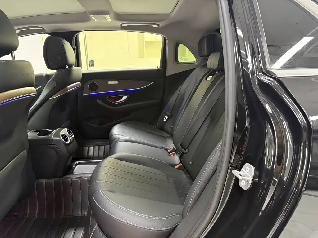 Mercedes-Benz E-Class — миниатюра 15