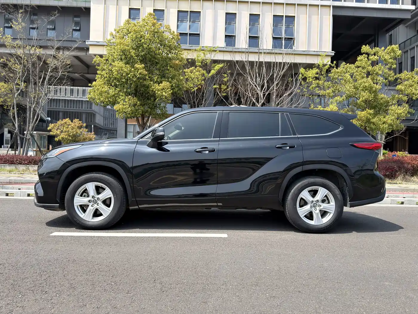Toyota Highlander 2023 Черный из Китая