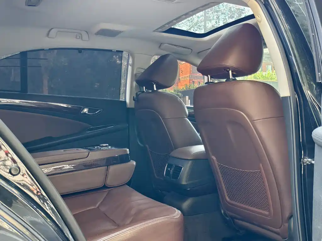 Hongqi Hongqi H7 — миниатюра 12