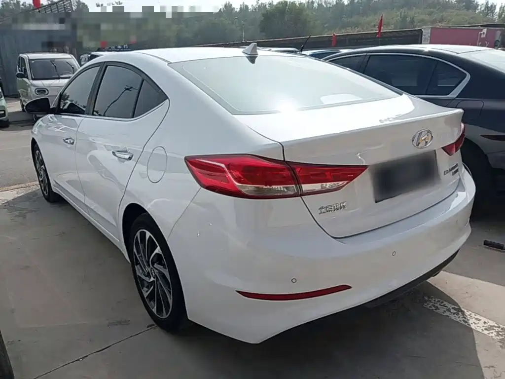 Hyundai Elantra — миниатюра 5