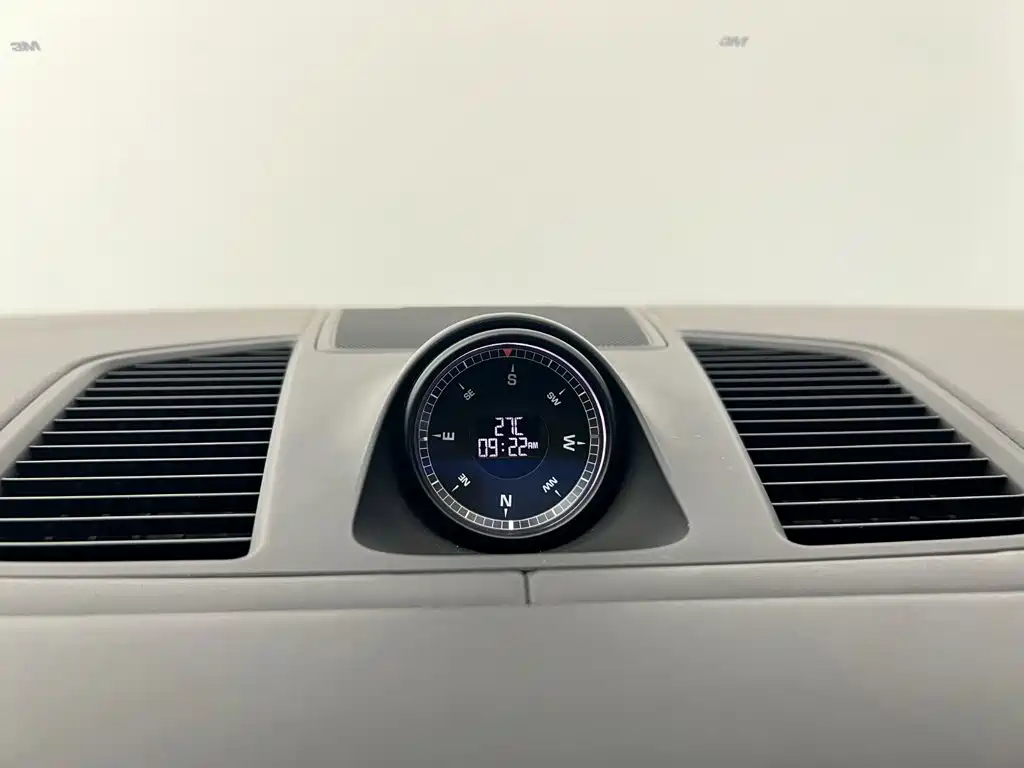 Porsche Cayenne — миниатюра 15