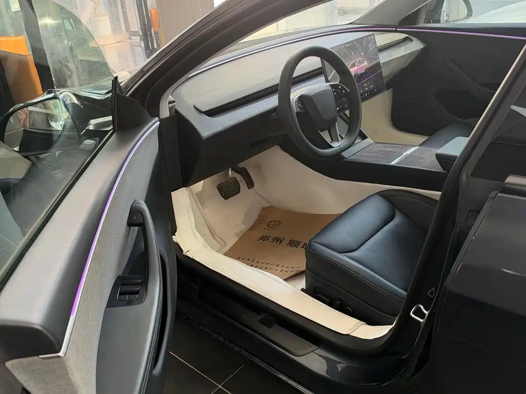 Tesla Model 3 — миниатюра 6