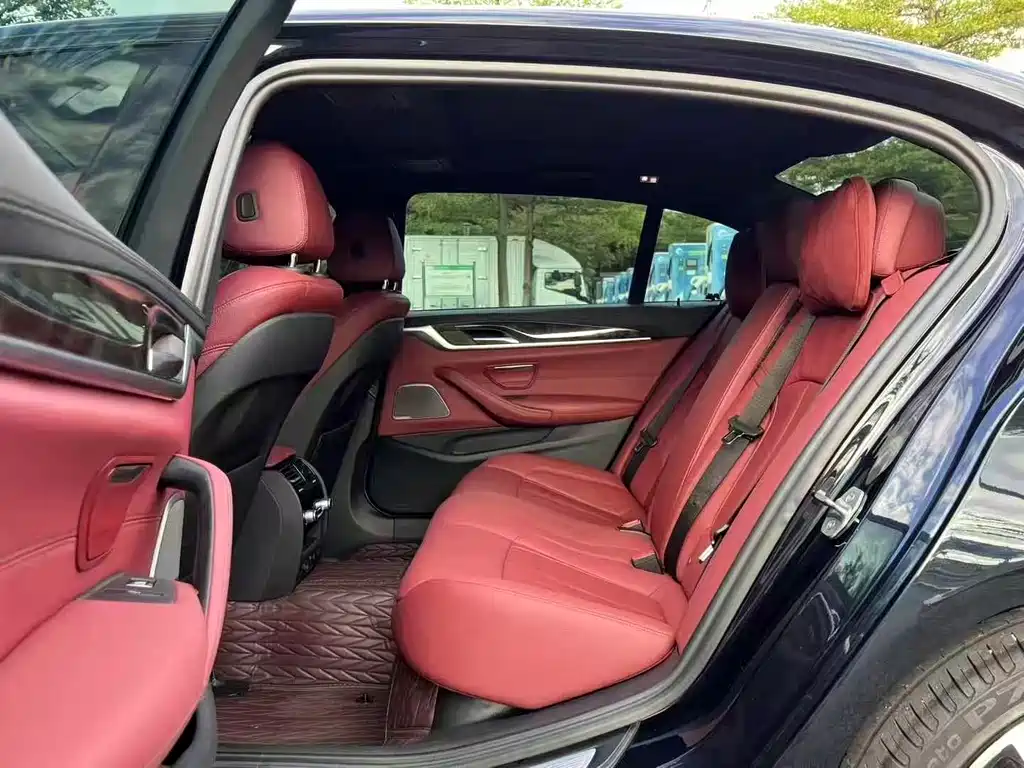 BMW 5 Series — миниатюра 7