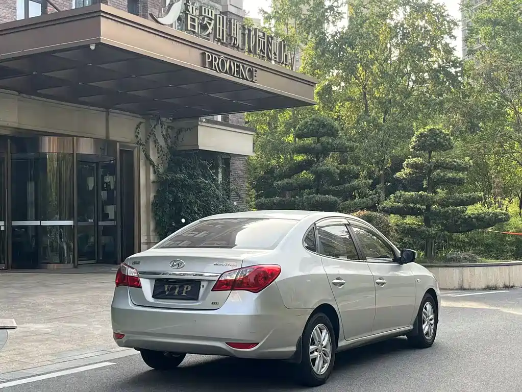 Hyundai Elantra — миниатюра 9