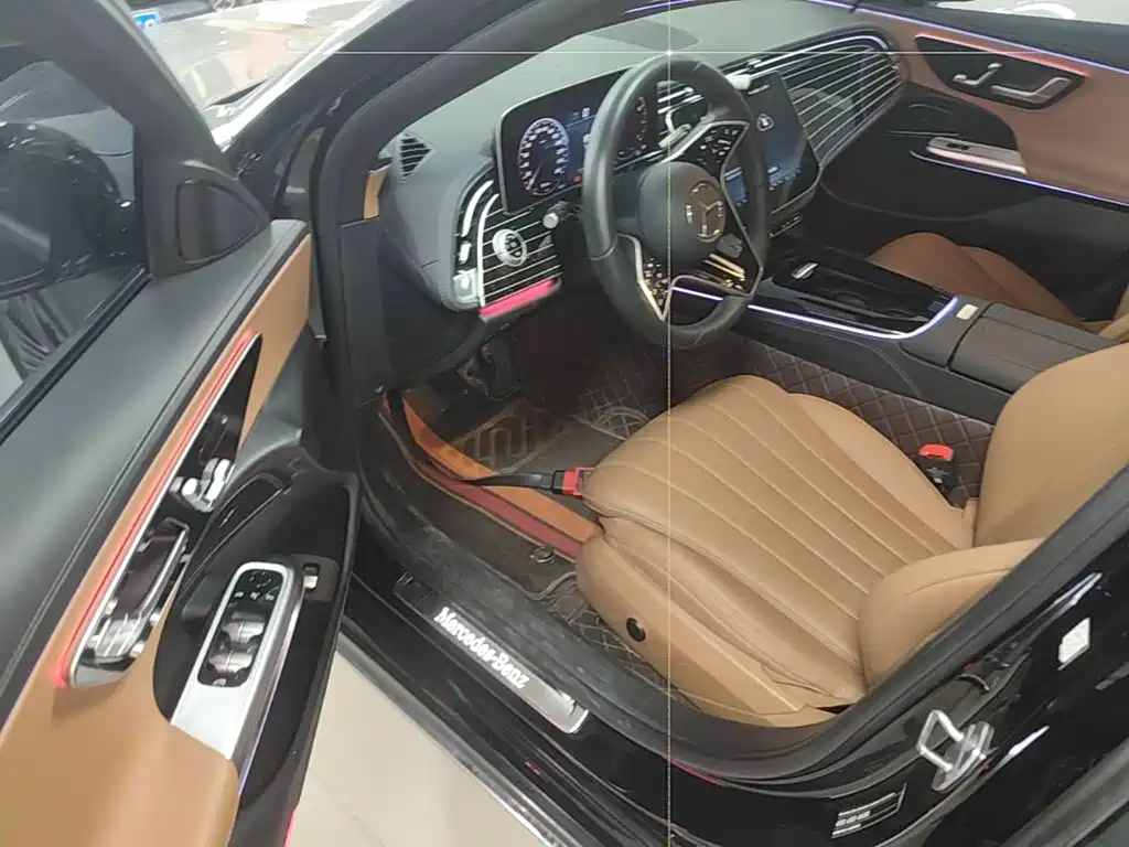 Mercedes-Benz E-Class — миниатюра 16
