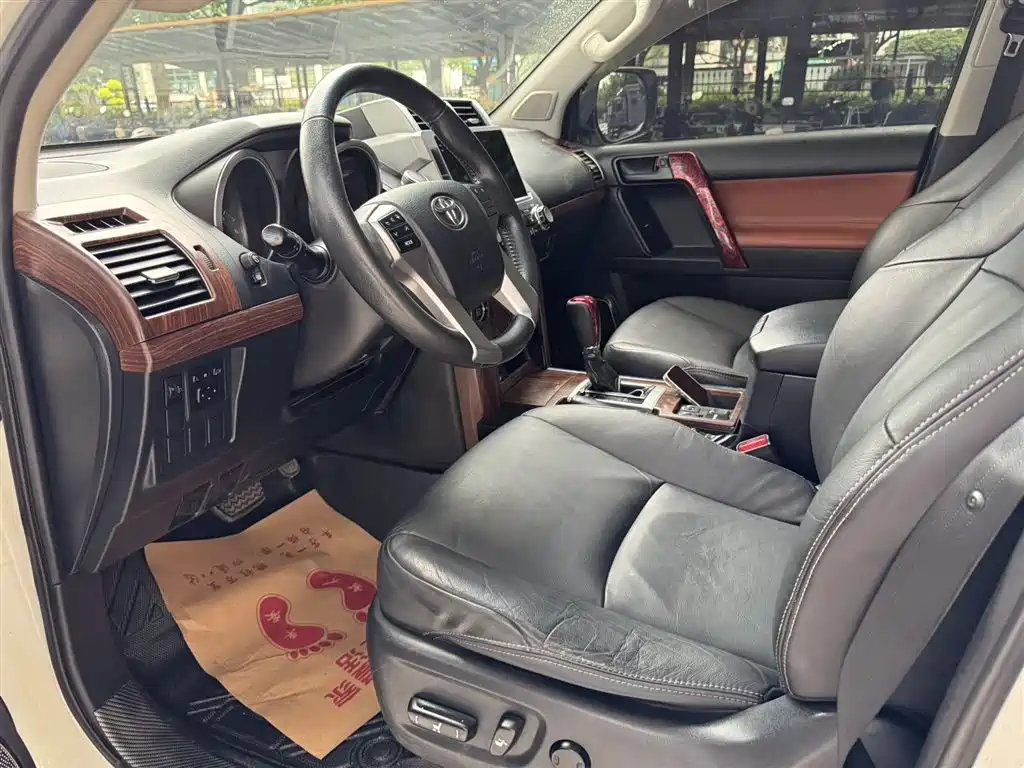 Toyota Land Cruiser Prado 2016 2.7L AT Standard