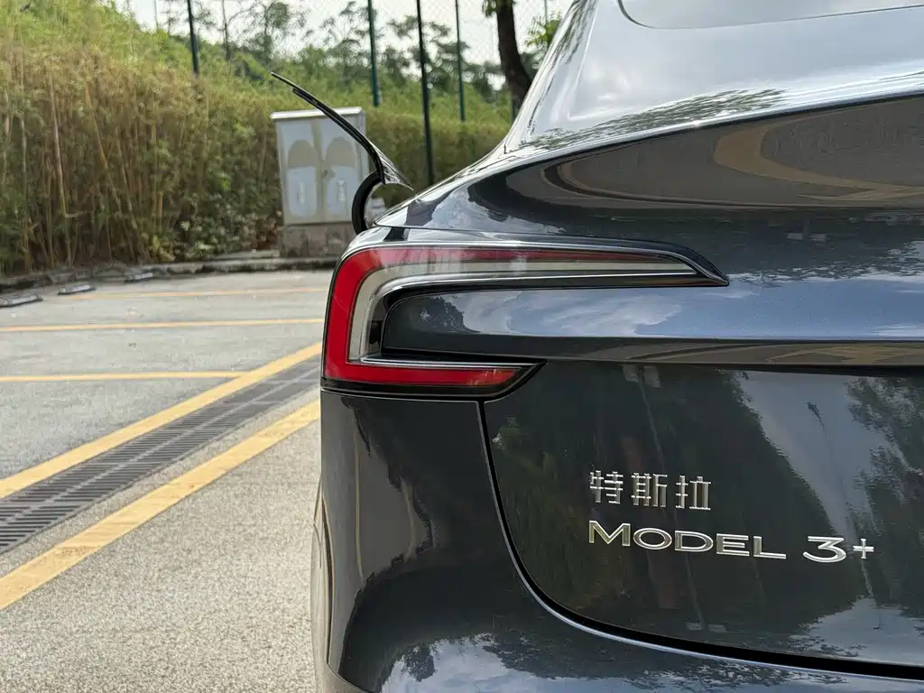 Tesla Model 3 — миниатюра 13