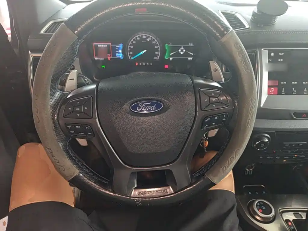 Ford Everest — миниатюра 7