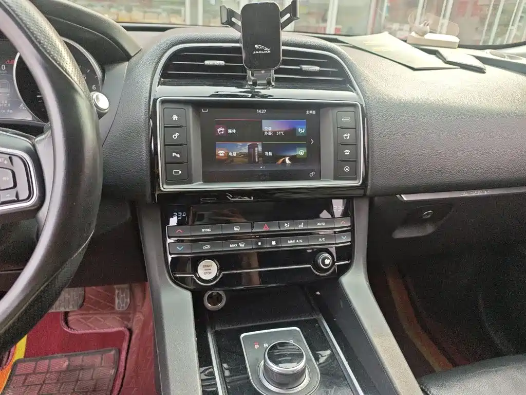 Jaguar F-PACE — миниатюра 9