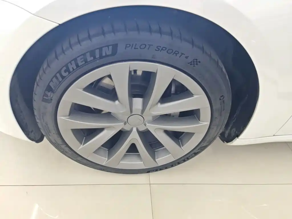 Tesla Model 3 — миниатюра 23