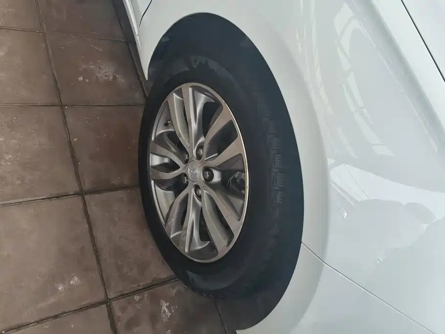 Buick Excelle — миниатюра 6
