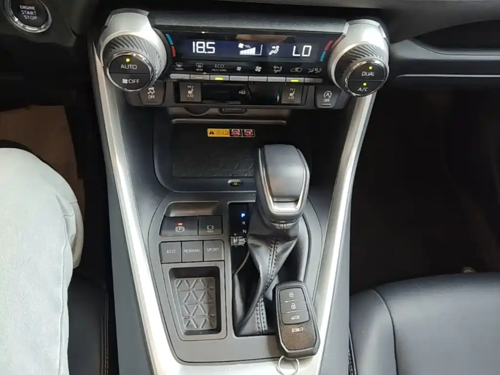 Toyota RAV4 — миниатюра 14