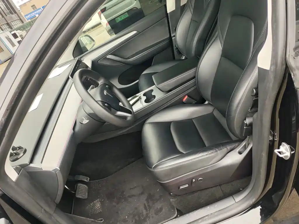 Tesla Model Y — миниатюра 15