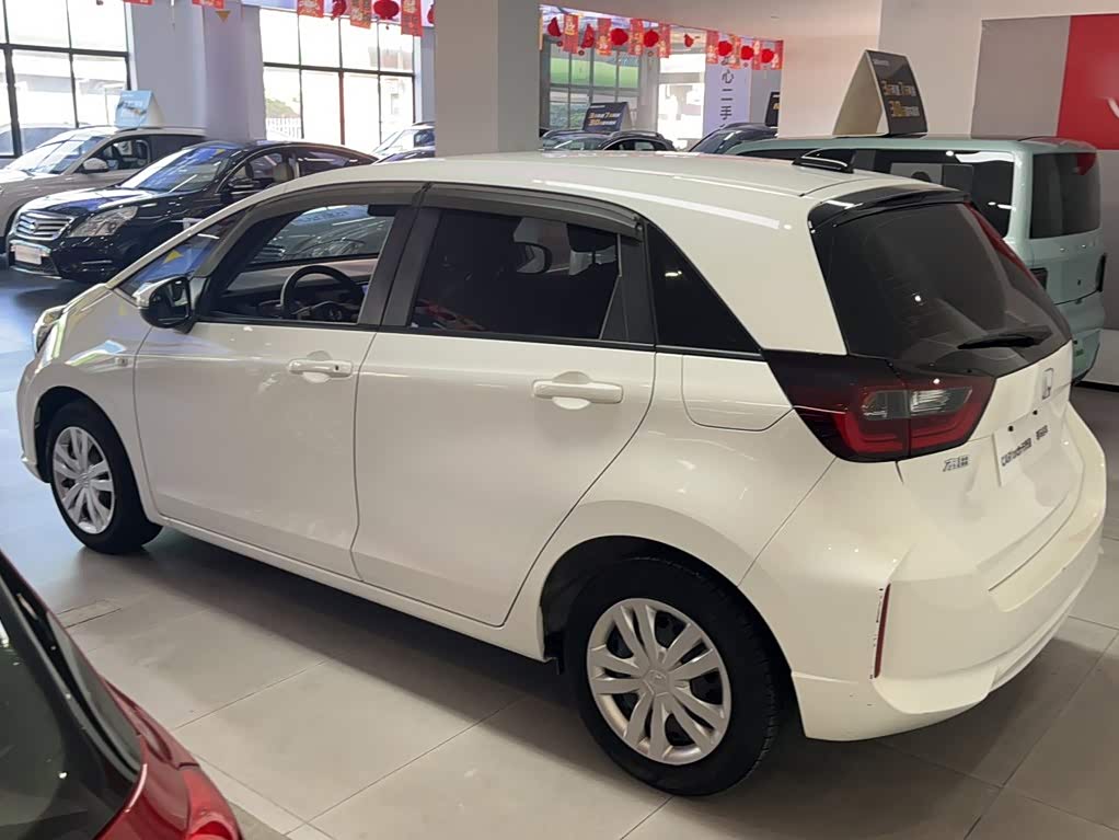 Honda Fit 1.5 л 2021 г. Белый, пробег 48099 км